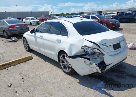 2016 Mercedes-Benz C 300 из США, поврежденный, VIN 55SWF4JBXGU118633
